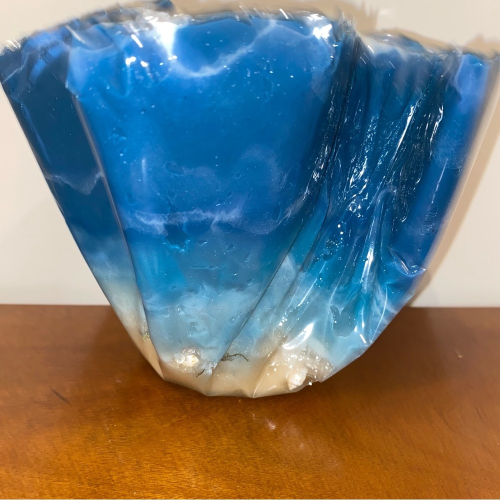 Abstract resin decor - Picture 2 of 3